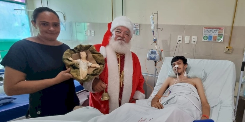 Visita do Papai Noel muda rotina de pacientes do Hospital Edson Ramalho