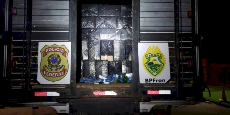 PF e BPFRON apreendem cigarro e armamento em depósito de cigarros