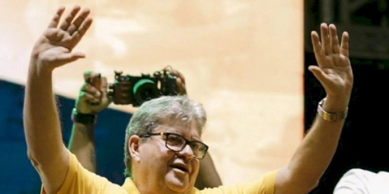 João Azevedo é proclamado governador reeleito na Paraíba 