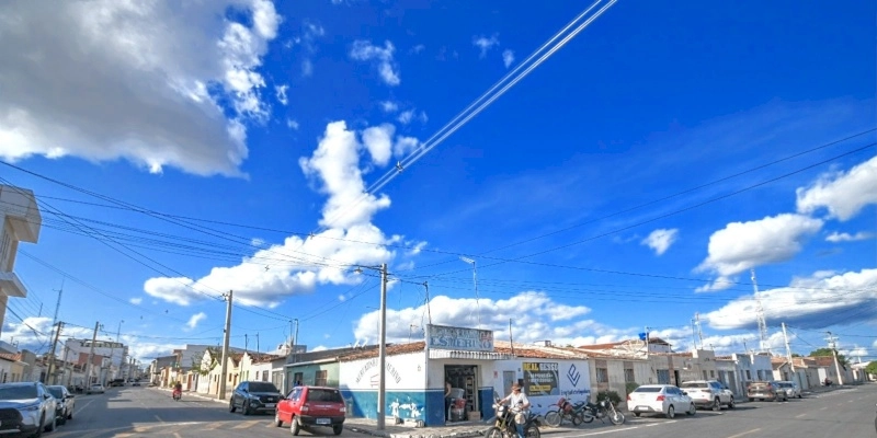 João Azevêdo entrega travessia urbana e reforma e ampliação de escola em Juazeirinho e Soledade