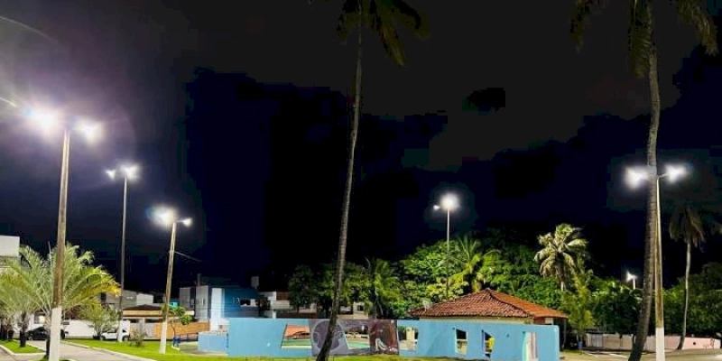 Dentro do pacote de obras, Prefeitura substitui iluminação da Praça do Coqueiral por lâmpadas de LED