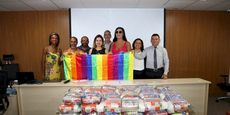 Bar doa cestas básicas e implementa política para evitar casos de LGBTfobia
