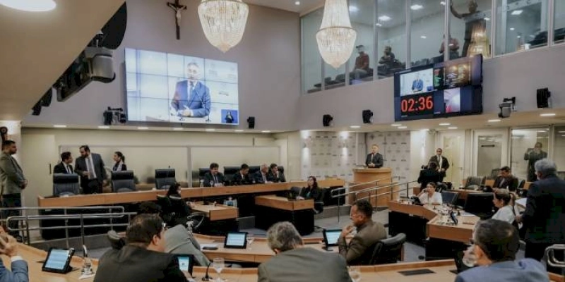 Deputados prestam homenagens ao senador José Maranhão durante sessão ordinária