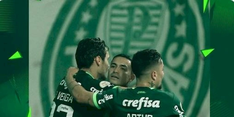 Brasileiro: Palmeiras goleia Grêmio para dormir na liderança