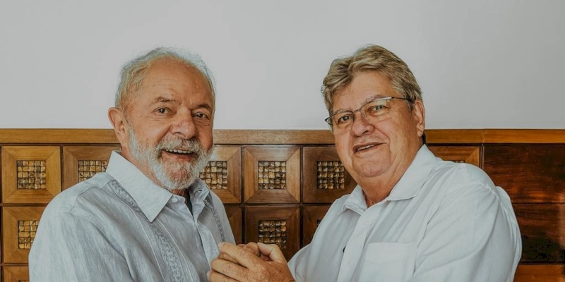 João Azevêdo se reúne com Lula para traçar estratégias na reta final de campanha