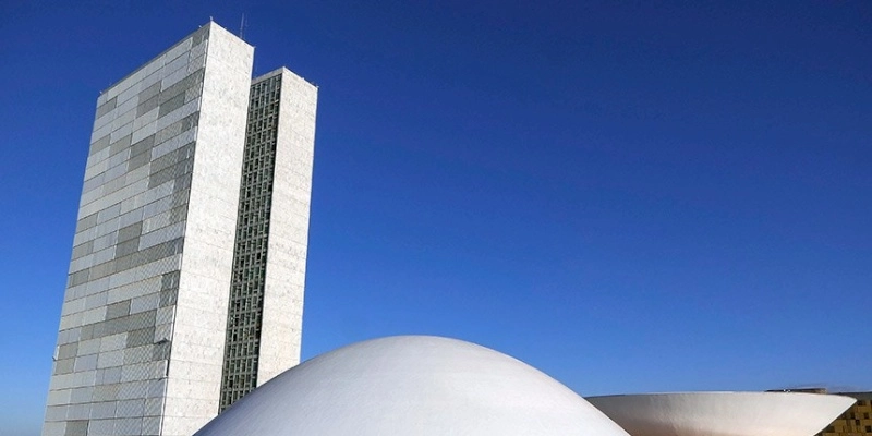 Senado aprova PEC com pacote de auxílios a carentes e a caminhoneiros