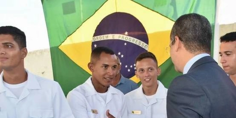 Jutay Meneses parabeniza todos os marinheiros pelo seu dia