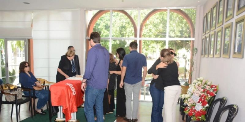 Família, amigos e autoridades se despedem do ex-deputado Agassis Almeida em velório na ALPB