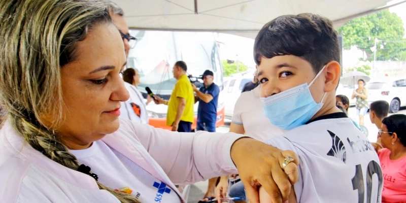 Vacinação contra dengue é retomada para crianças e adolescentes de 10 a 14 anos  