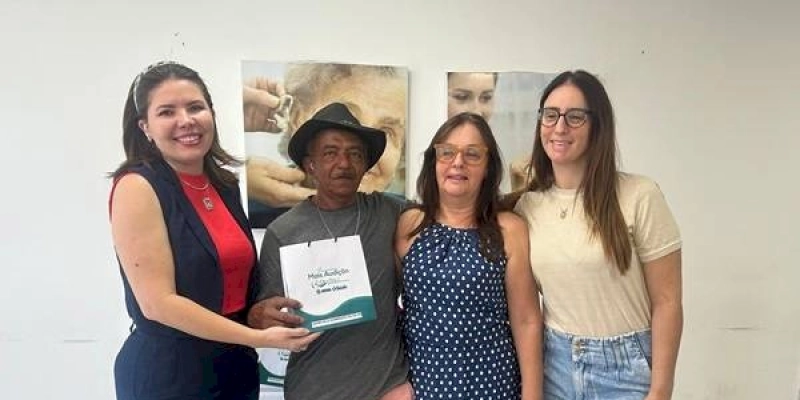 Pacientes da Otoclínica Municipal de Sousa são contemplados com a entrega de aparelhos auditivos