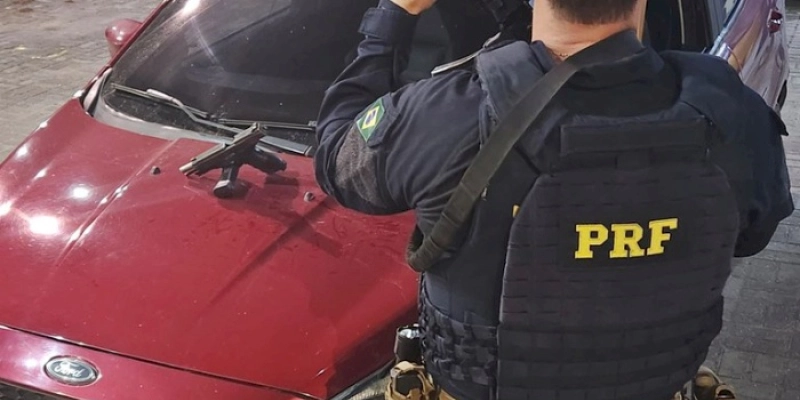 Homem é preso, arma de fogo e munições são apreendidas e veículo é recuperado pela PRF, na PB