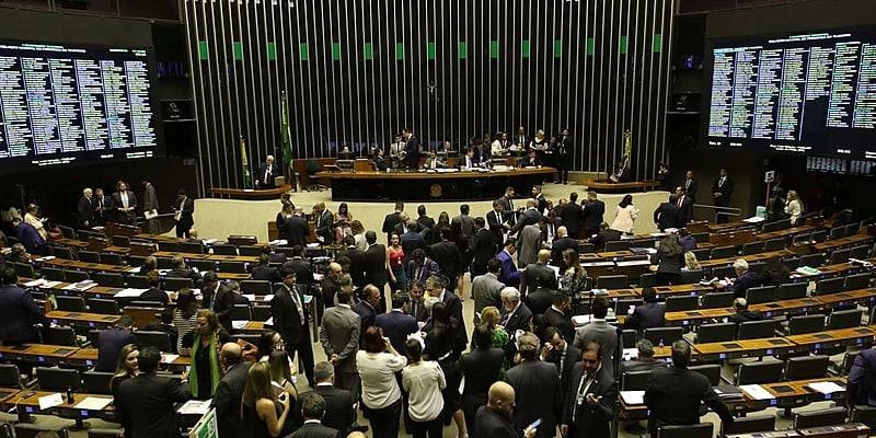 Deputados Paraibanos divididos sobre imposto a fortunas: sete rejeitam, dois apoiam e três se ausentam