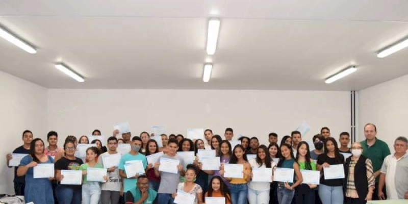 SESI da Paraíba e empresa Rei de Ouro Alimentos entregam certificados de curso de informática