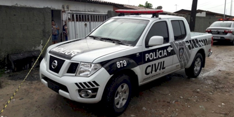 Homem é preso suspeito de maus tratos após agredir cachorro com uma foice