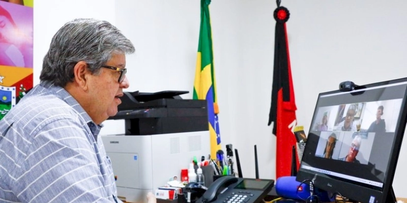 João Azevêdo discute investimentos do Procase II na agricultura familiar com representantes do Fida