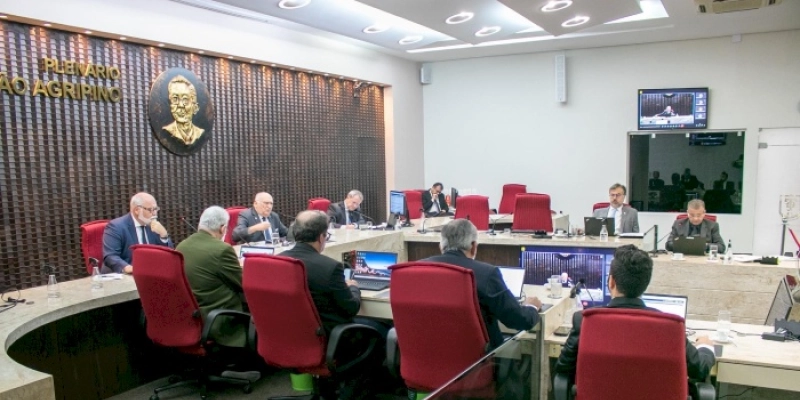TCE aprova contas de 10 prefeituras e imputa débito à OS Cruz Vermelha por cobrança irregular de taxas