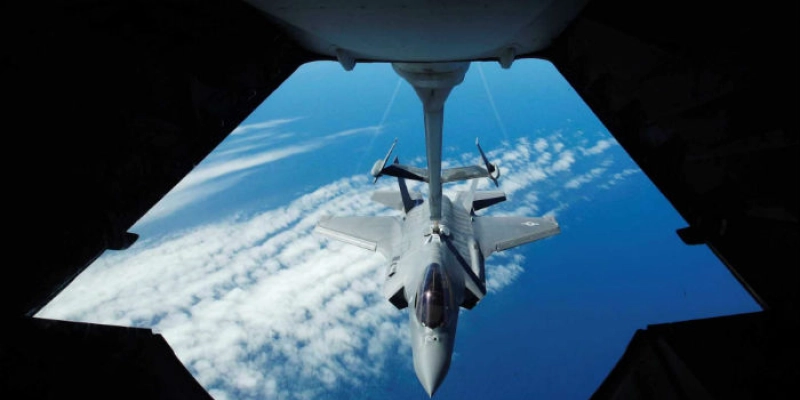 Avião militar cai na Coreia do Sul; Veja