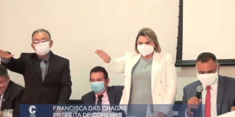 Chaguinha de Edilson prefeita reeleita em Coremas é empossada