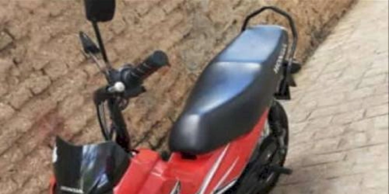 Motocicleta roubada é recuperada pela Polícia Militar na cidade de Pombal