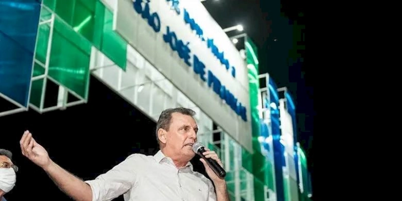 Prefeito Chico Mendes inaugura portais turísticos nas entradas de São José de Piranhas, além de entregar equipamentos para escolas