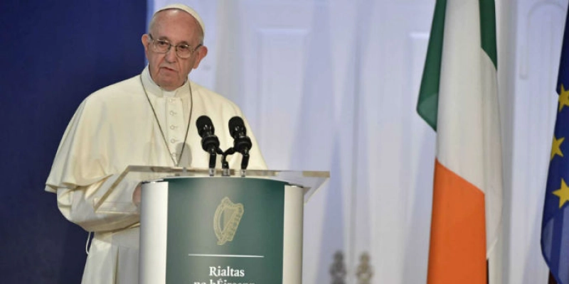 Papa Francisco lamenta no Vaticano resposta da Irlanda a abusos sexuais