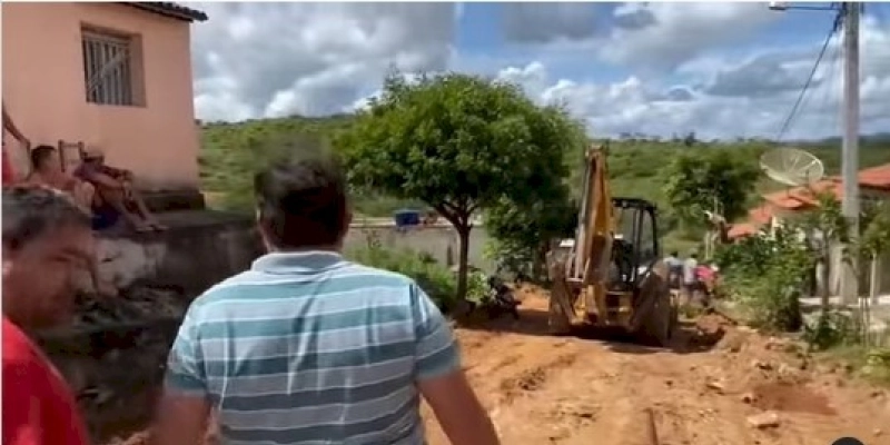 Bairro Nilton César recebe investimento em calçamento de R$ 134 mil em Nazarezinho