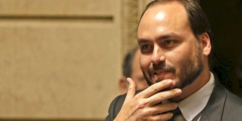 URGENTE: Polícia Federal deflagra operação mirando Carlos Bolsonaro