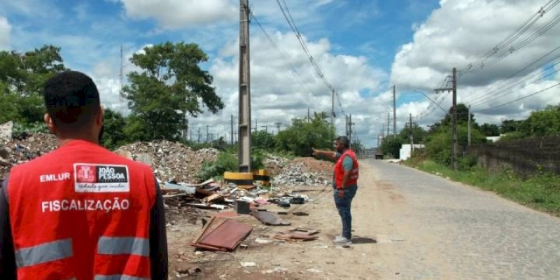 Emlur intensifica fiscalização de descarte irregular de resíduos da construção civil