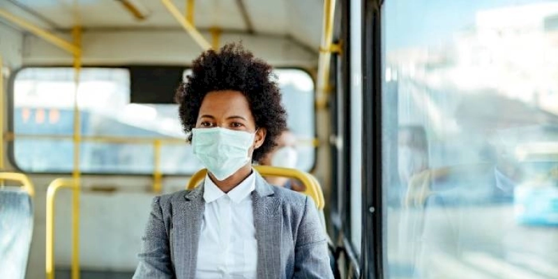 Maioria da população usa máscara no transporte público