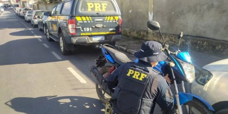 Motocicleta roubada há oito meses na capital paraibana é recuperada pela PRF, na PB