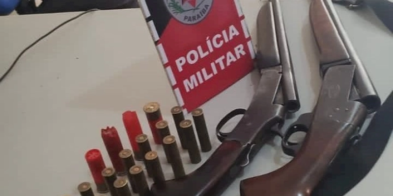 Mulher suspeita de manter as próprias filhas em cárcere privado é presa com duas armas de fogo, no sertão 