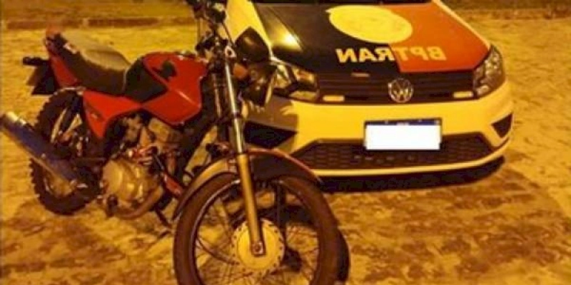 Polícia Militar recupera motocicleta adulterada e com identificação clonada, durante rondas