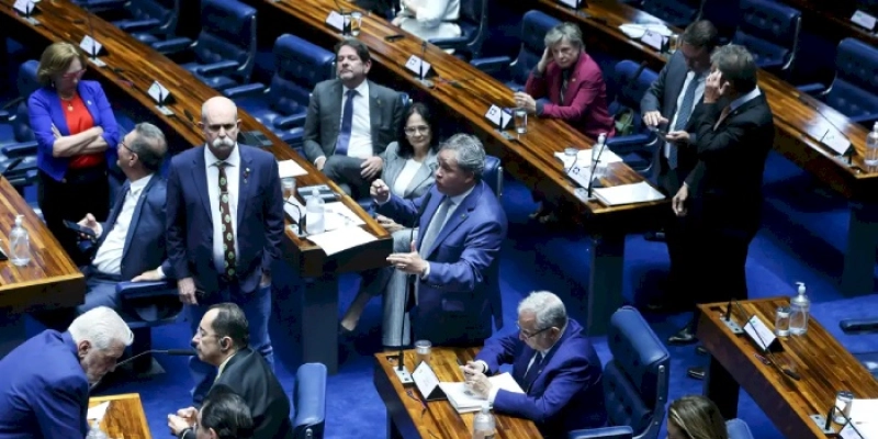 Senado aprova PEC sobre criminalização da posse de drogas