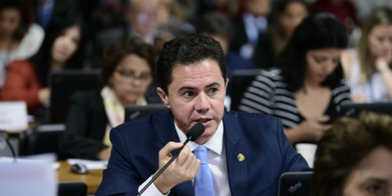 Comissão do Senado aprova projeto de Veneziano que proíbe taxa diferenciada por curso, em inscrição para vestibular