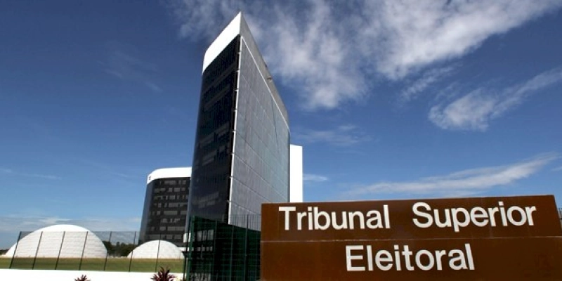TSE entra hoje na quarta sessão para julgamento de Bolsonaro