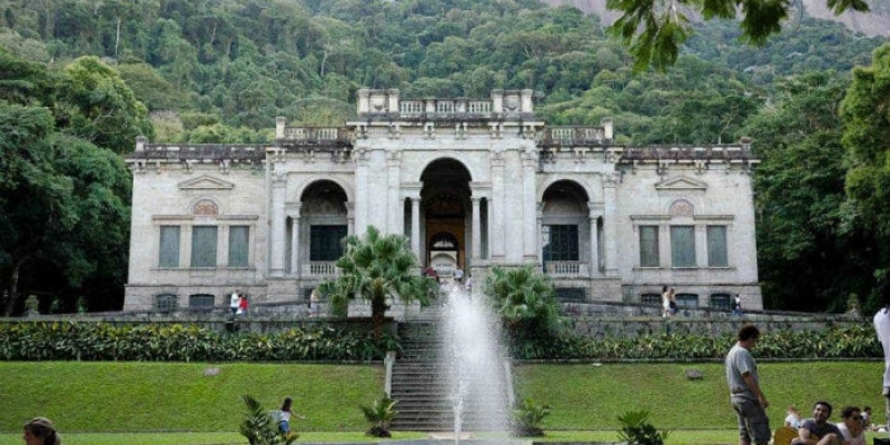 Vaquinha arrecada R$ 1 milhão para reabrir "Queermuseu" no Rio
