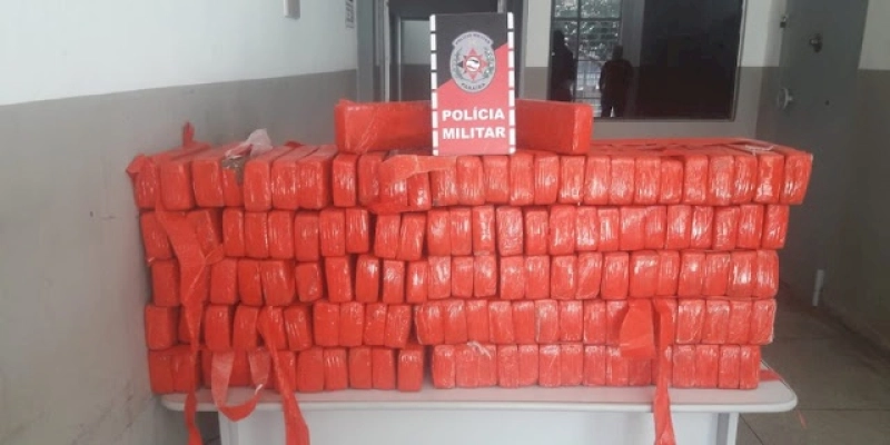 Polícia Militar prende mulher com grande quantidade de drogas no Sertão da PB