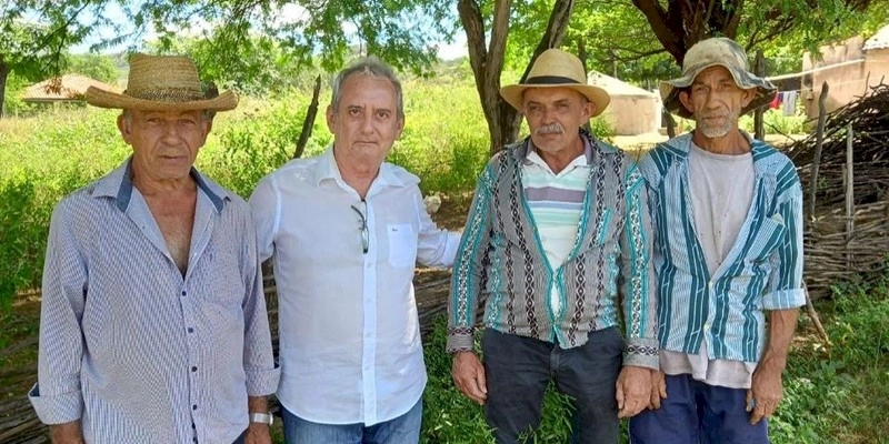 Nesta quinta, o pré-candidato a Deputado Estadual, Zé Célio visita a Zona Rural de São José da Lagoa Tapada, e Vieirópolis