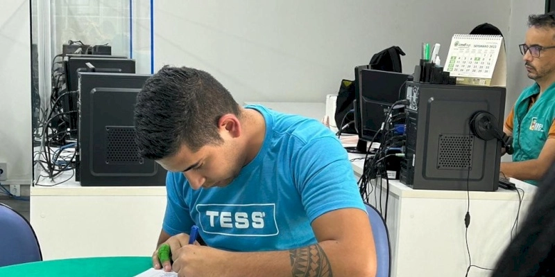 Colaborador da Indústria Tess conclui os estudos através da Educação de Jovens e Adultos do SESI