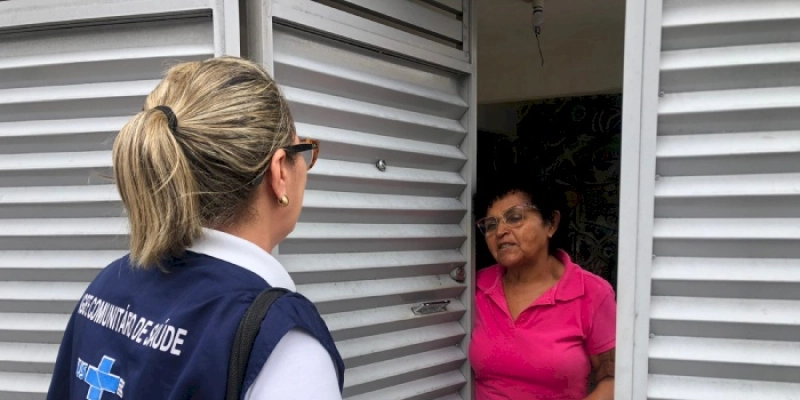 Agentes comunitários atuam como vínculo entre população e serviços de saúde