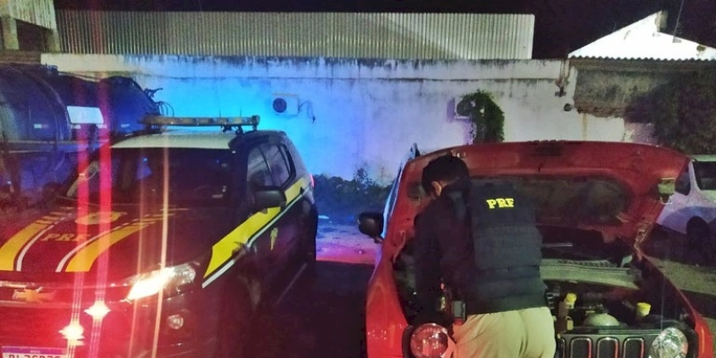 Veículo roubado no Rio de Janeiro é recuperado pela PRF no município de Sousa; uma pessoa foi presa 