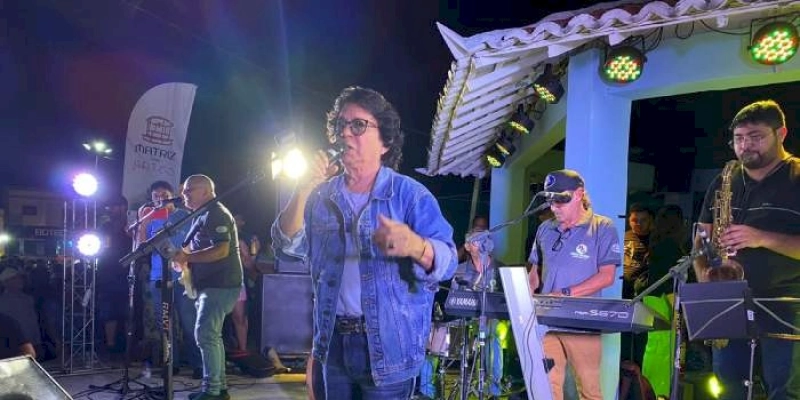 Emocionando seus fãs, cantor Bartô Galeno realiza show para marcar o aniversário de Sousa