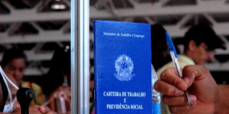 Taxa de desemprego fica em 12,7% no primeiro trimestre do ano