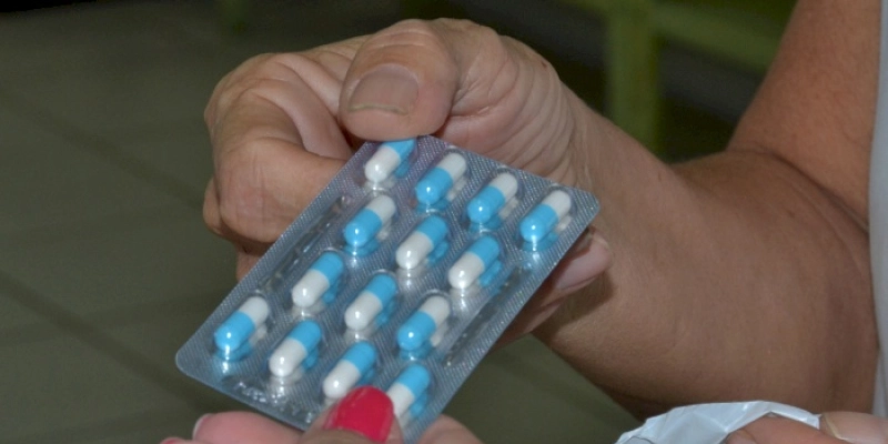 População pode receber medicamentos básicos, antibióticos e psicotrópicos na Farmácia Contêiner