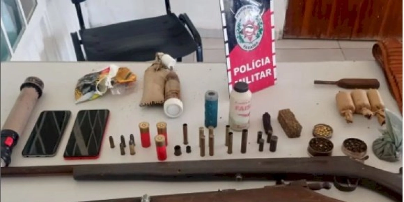 Polícia cumpre mandado de prisão e apreende armas de fogo, no Sertão 
