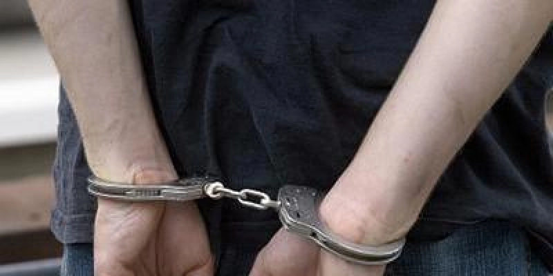 Homem agride a mãe, foge, é localizado e preso por força de mandado de prisão em Sousa 