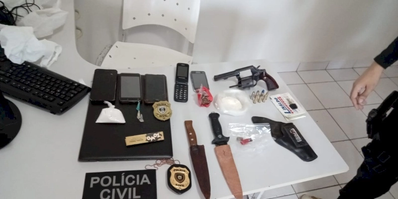Policiais Civis realizam operação em Coremas, apreendem arma de fogo, munições, cocaína, maconha; prendem duas pessoas