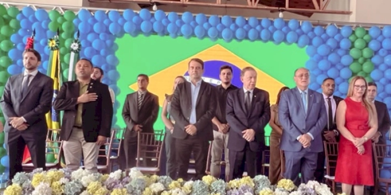 Bal Lins entrega primeiras 61 das 3 mil escrituras de propriedade de imóveis a famílias de São José de Piranhas