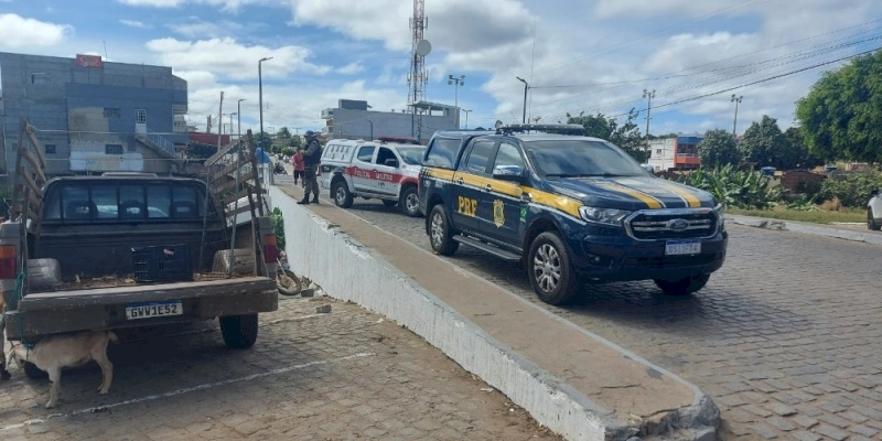 PM e PRF realizam ação de fiscalização contra fraudes veiculares em Desterro e recuperam motocicleta