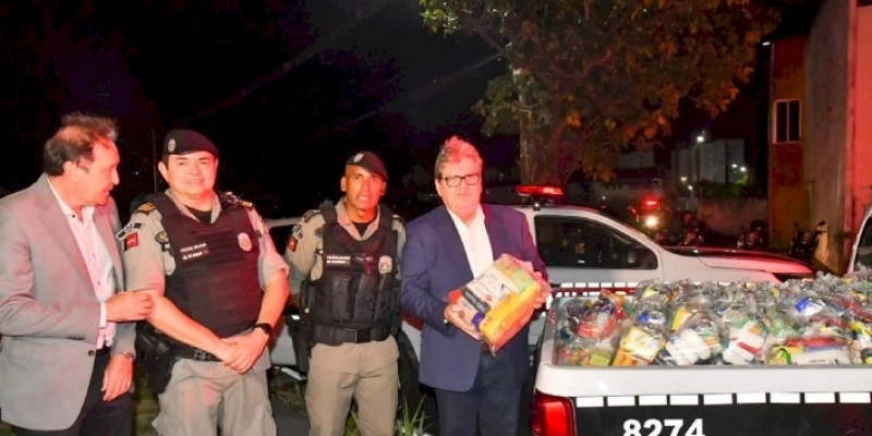 João Azevêdo acompanha início da distribuição de 24 toneladas de alimentos arrecadados pela campanha Polícia Solidária
